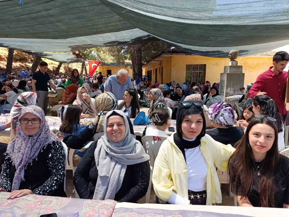 Asırlık gelenek Dutluca’da binlerce kişiyi aynı sofrada buluşturdu