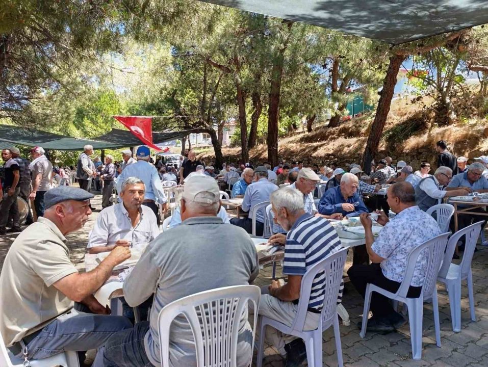Asırlık gelenek Dutluca’da binlerce kişiyi aynı sofrada buluşturdu