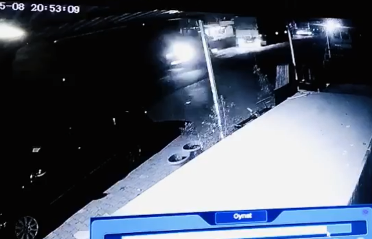 Gökkaya'da 3 kişinin yaralandığı kaza kamerada (VİDEO)