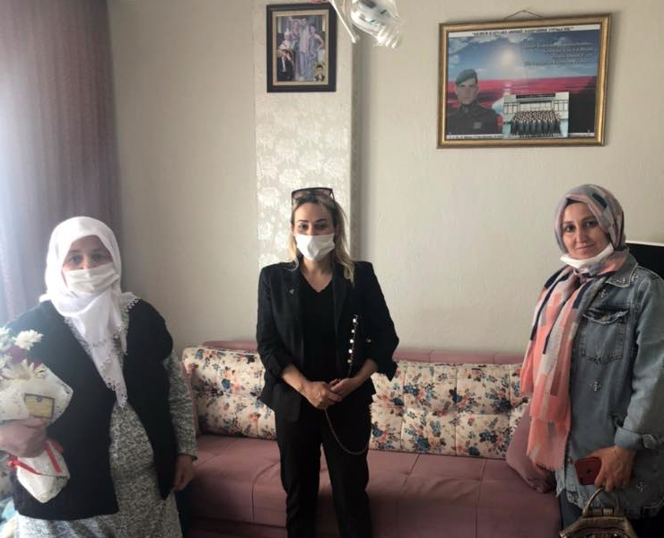 MHP Kadın Kolları, şehit annelerinin Anneler Gününü kutladı