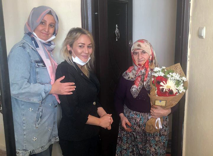 MHP Kadın Kolları, şehit annelerinin Anneler Gününü kutladı