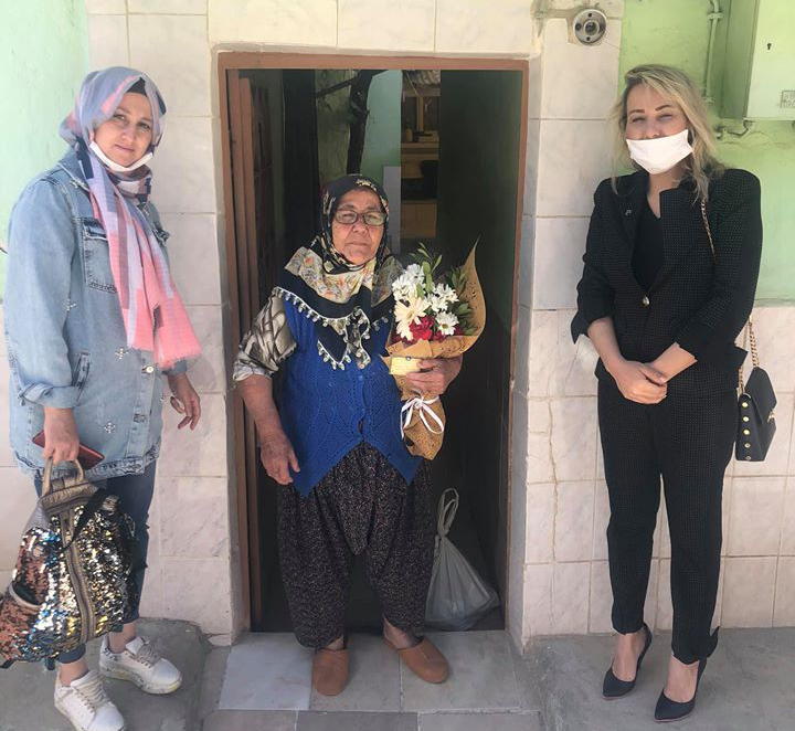 MHP Kadın Kolları, şehit annelerinin Anneler Gününü kutladı
