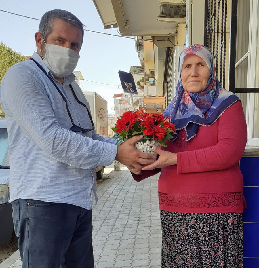 Turgutlu'da çiçekçilerde Anneler Günü yoğunluğu