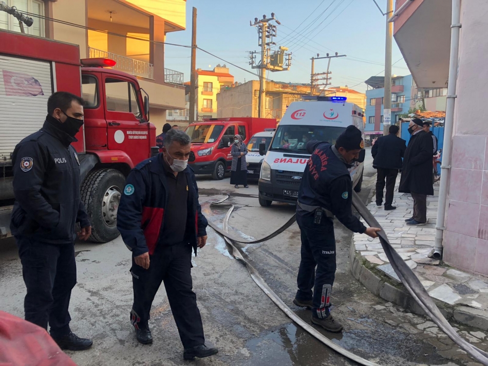 Evde soba bacasından yangın çıktı, 1 oda küle döndü