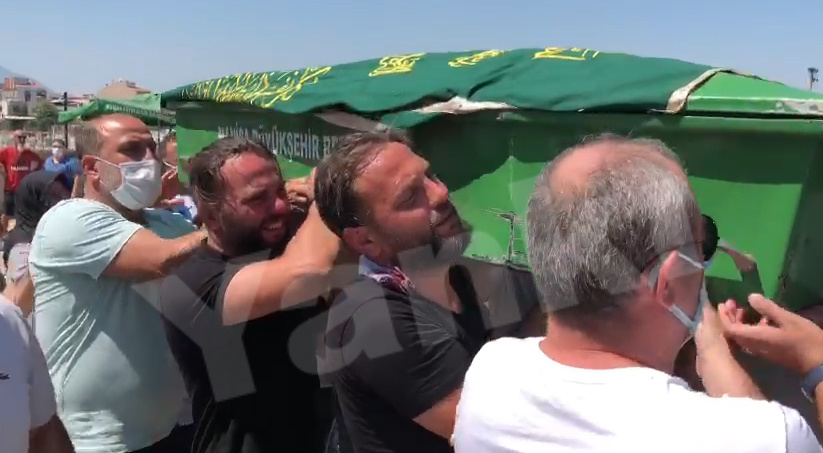 Turgutlu'yu yasa boğan minik Nira gözyaşlarıyla toprağa verildi (GÖRÜNTÜLÜ)