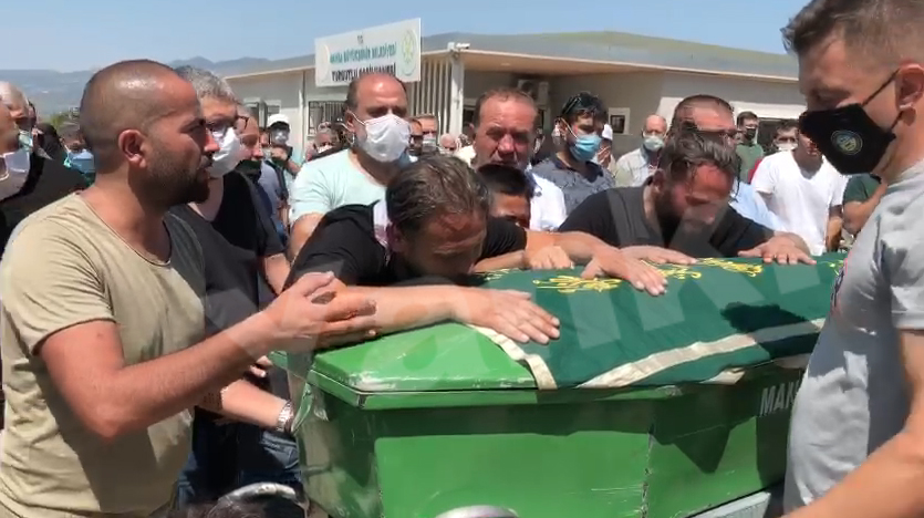 Turgutlu'yu yasa boğan minik Nira gözyaşlarıyla toprağa verildi (GÖRÜNTÜLÜ)