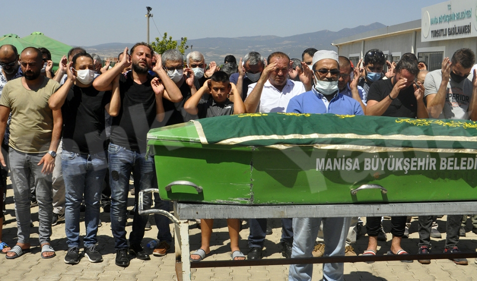 Turgutlu'yu yasa boğan minik Nira gözyaşlarıyla toprağa verildi (GÖRÜNTÜLÜ)