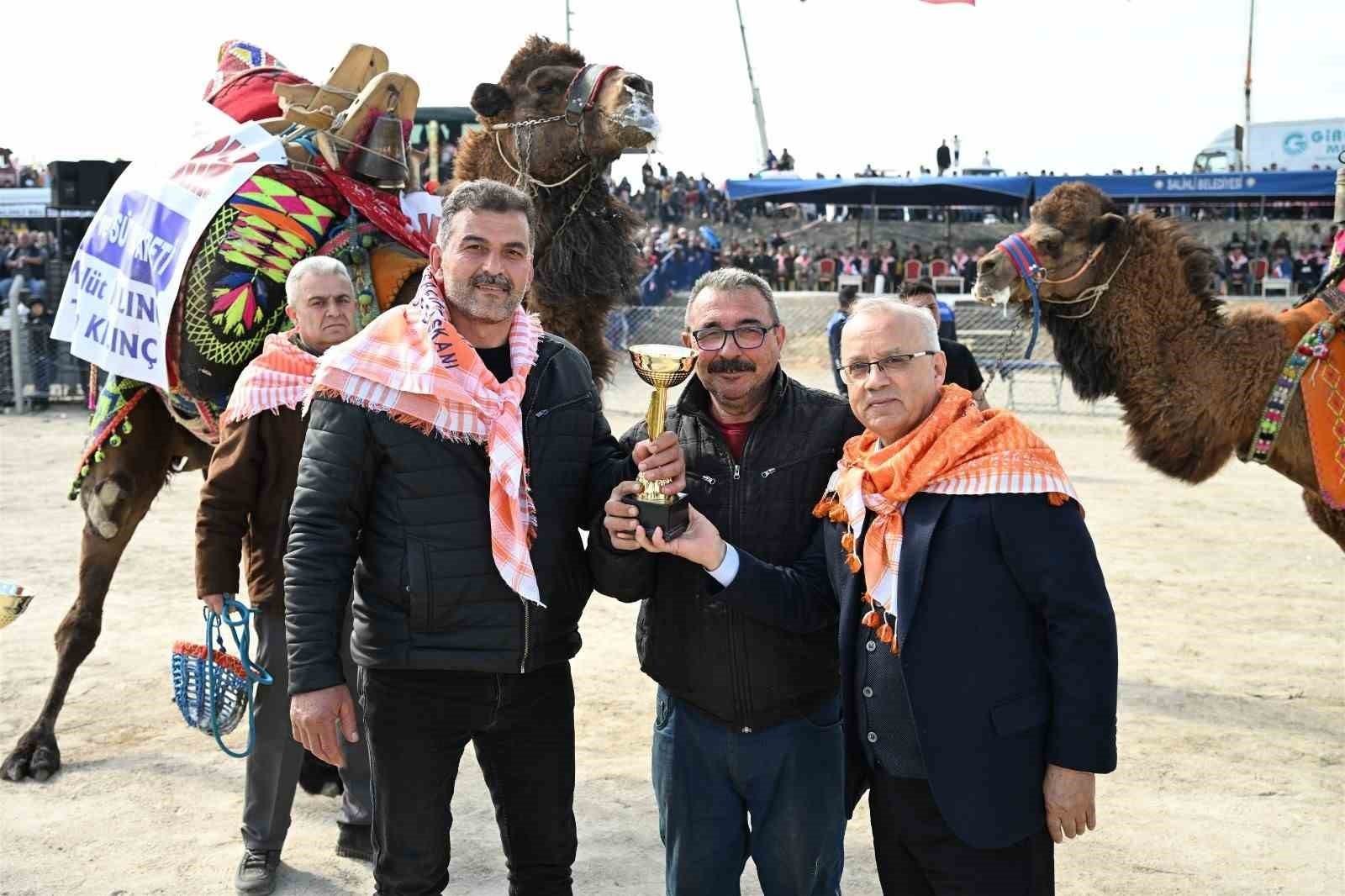 10. Salihli Deve Güreşleri Festivali yapıldı
