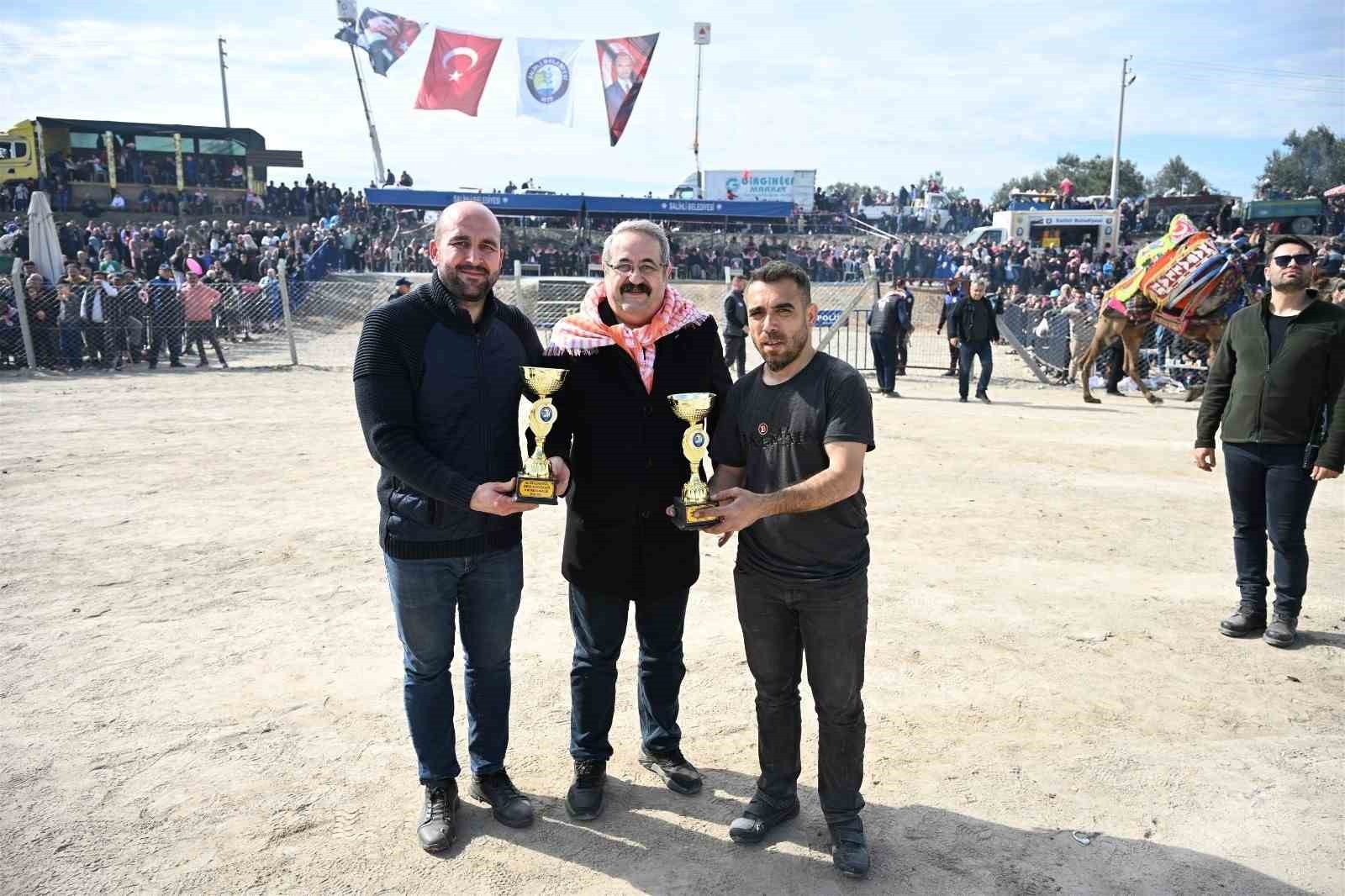 10. Salihli Deve Güreşleri Festivali yapıldı