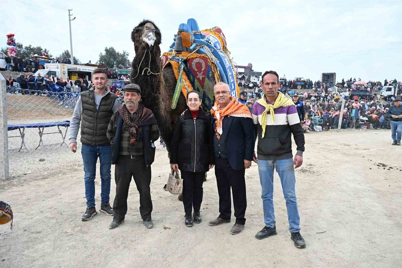 10. Salihli Deve Güreşleri Festivali yapıldı