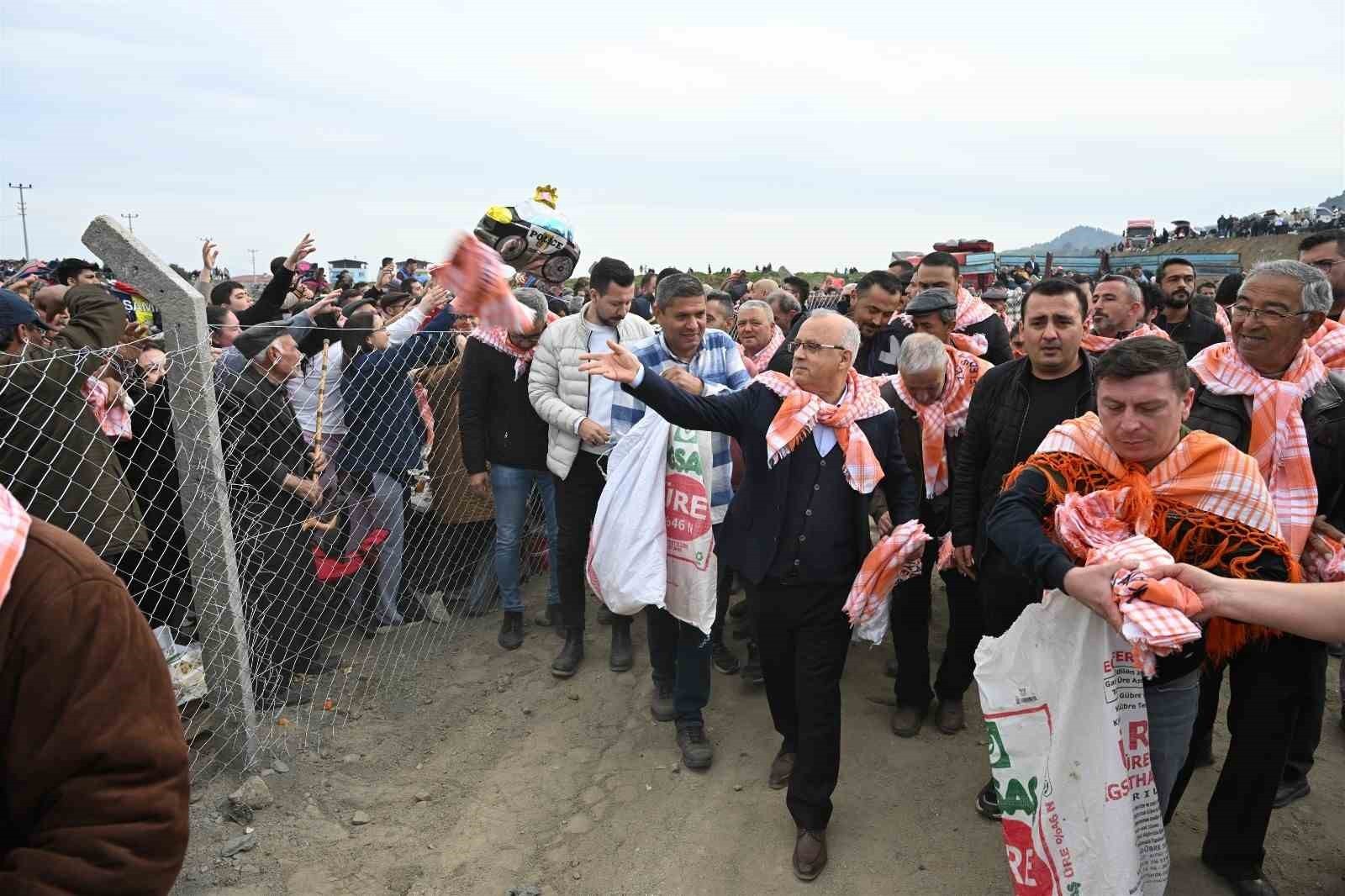 10. Salihli Deve Güreşleri Festivali yapıldı
