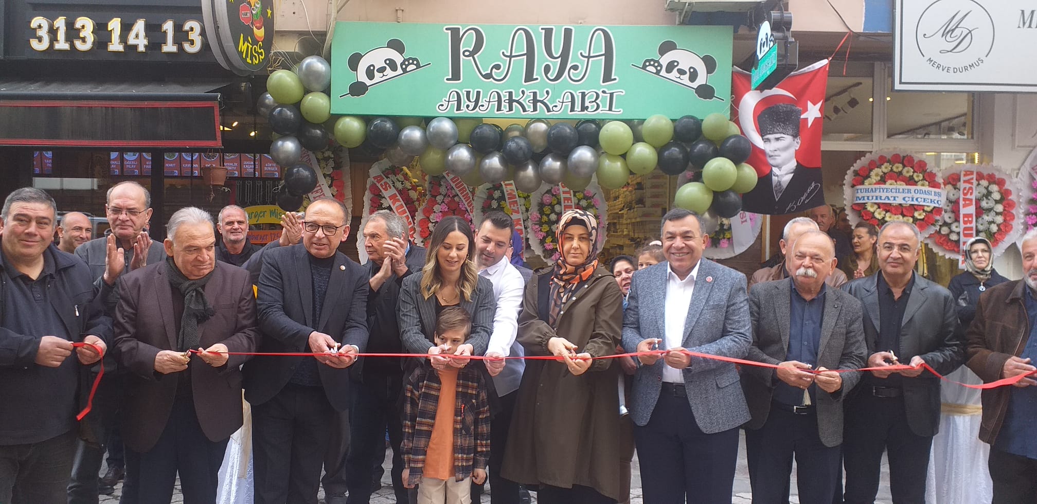 Raya Çocuk Ayakkabı Mağazası Turgutlu'da hizmete girdi