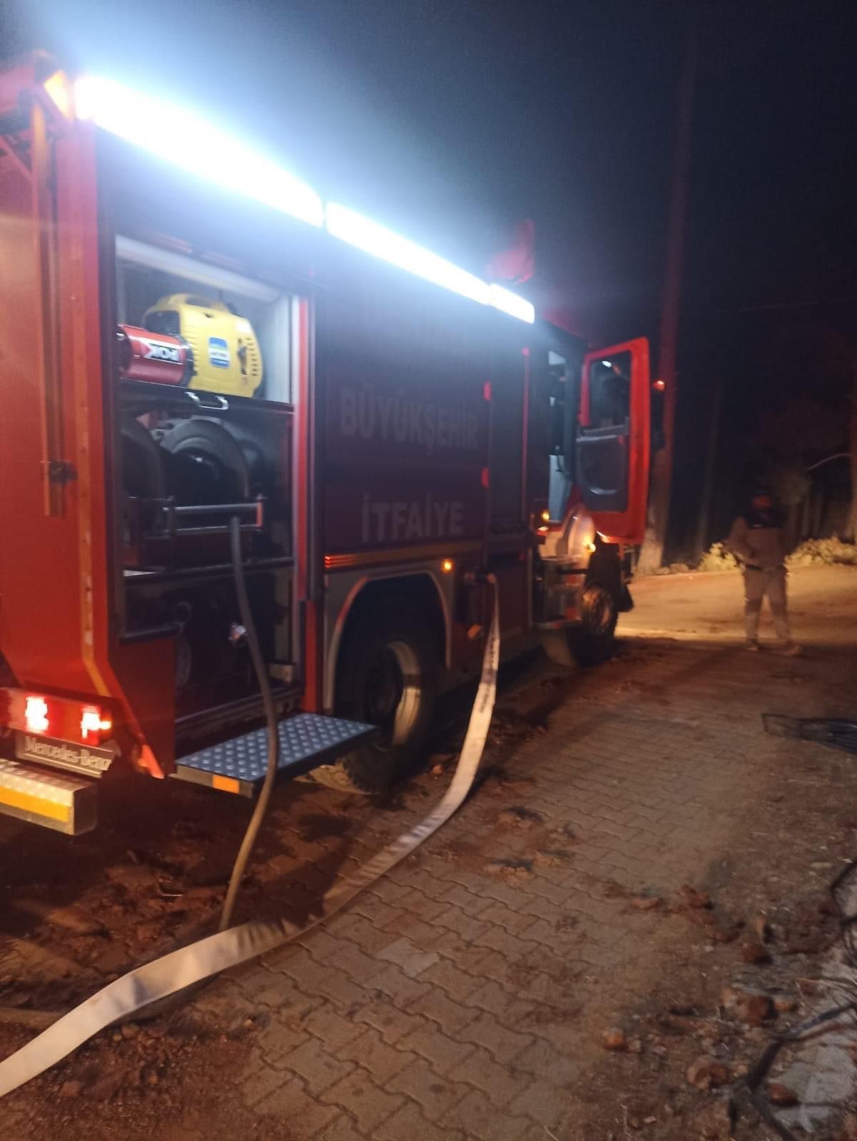 Metruk ev alevlere teslim oldu