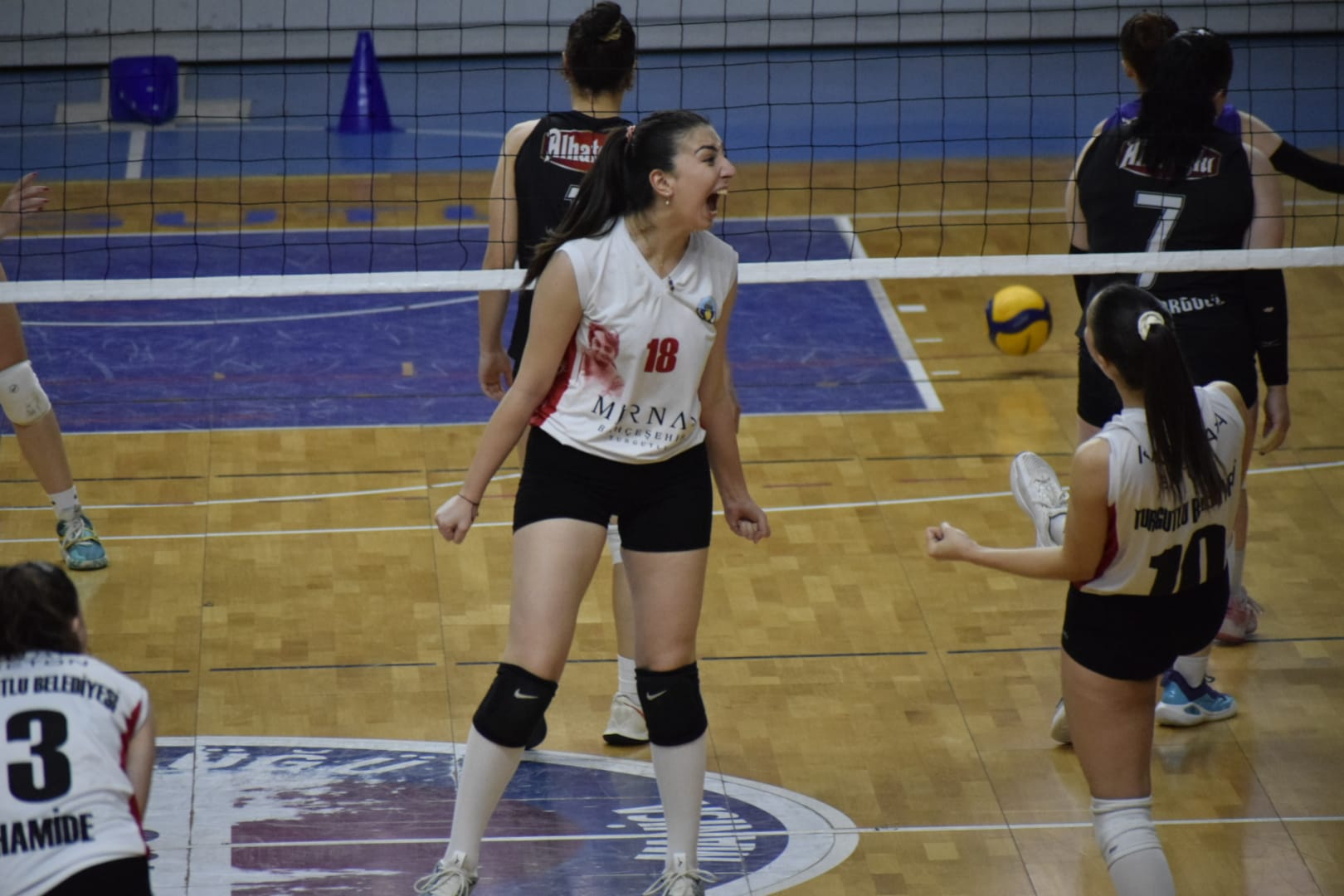Turgutlulu Voleybolculardan 3-1'lik zafer!