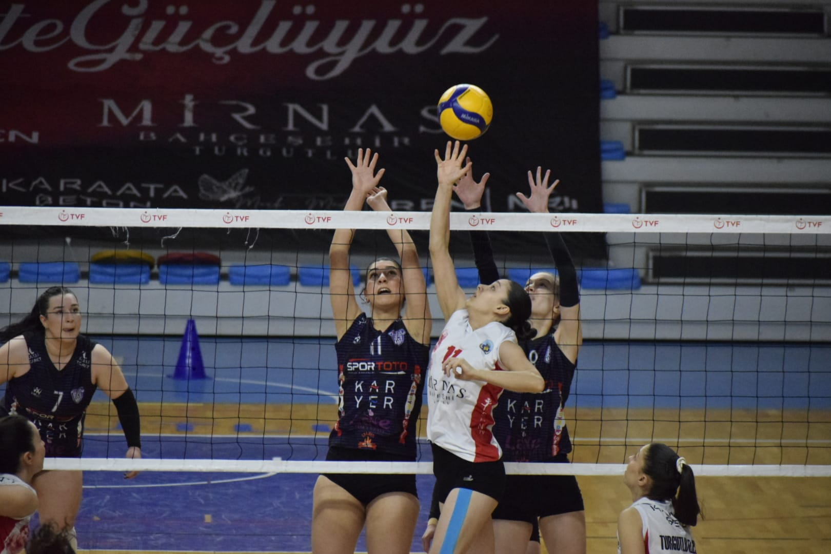 Turgutlulu Voleybolculardan 3-1'lik zafer!
