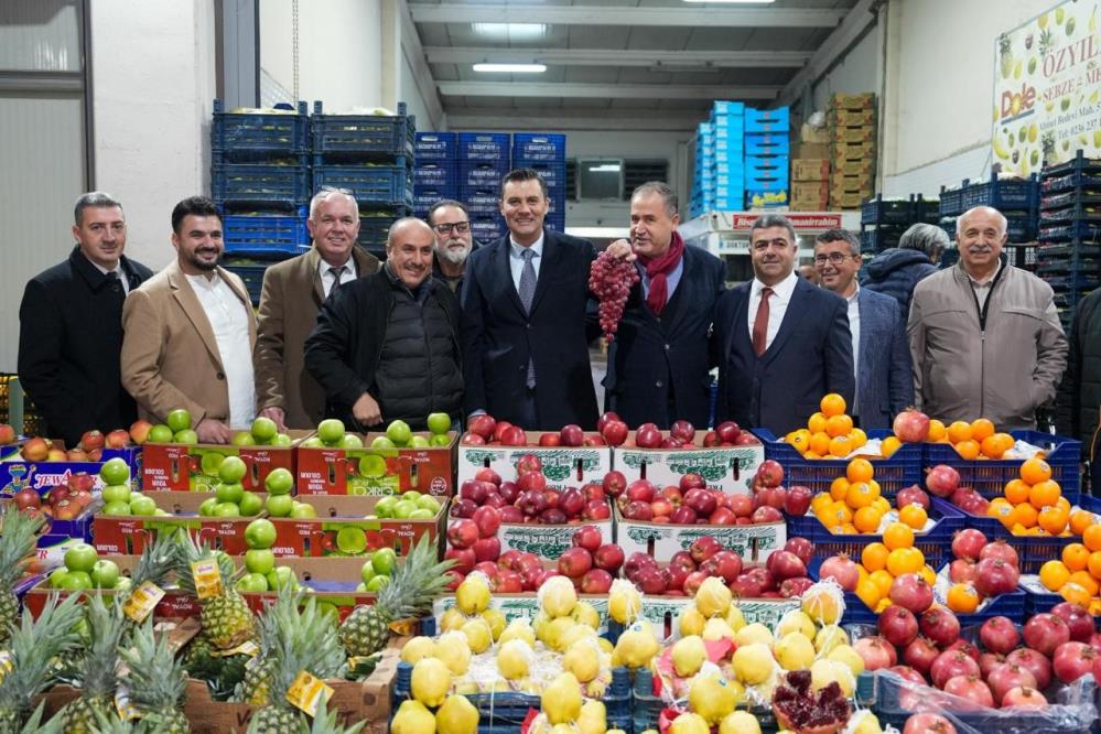 Başkan Zeyrek haldeki esnafları ziyaret etti