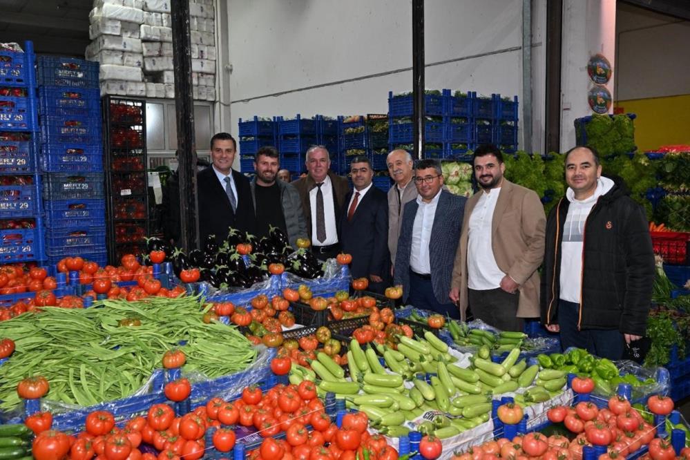 Başkan Zeyrek haldeki esnafları ziyaret etti