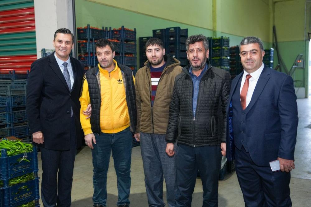 Başkan Zeyrek haldeki esnafları ziyaret etti