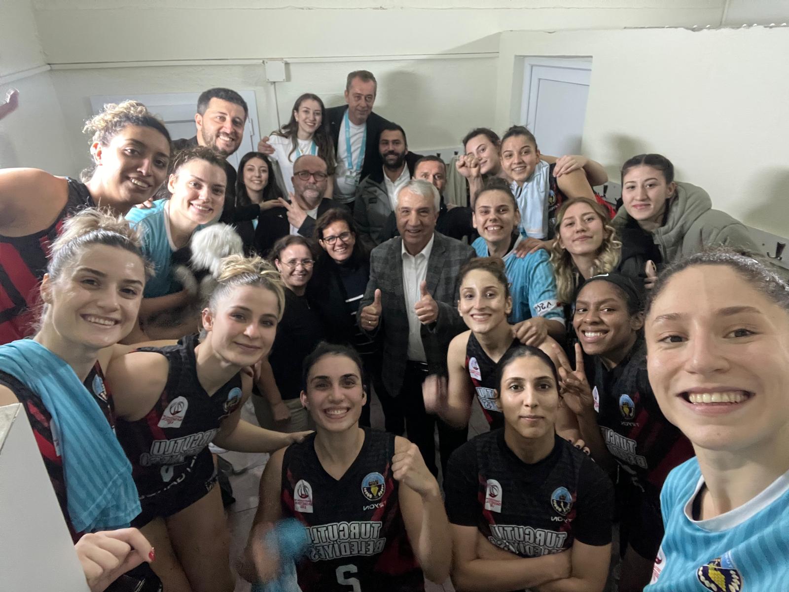 Turgutlu'nun Kadın Basketbolcuları fark attı!