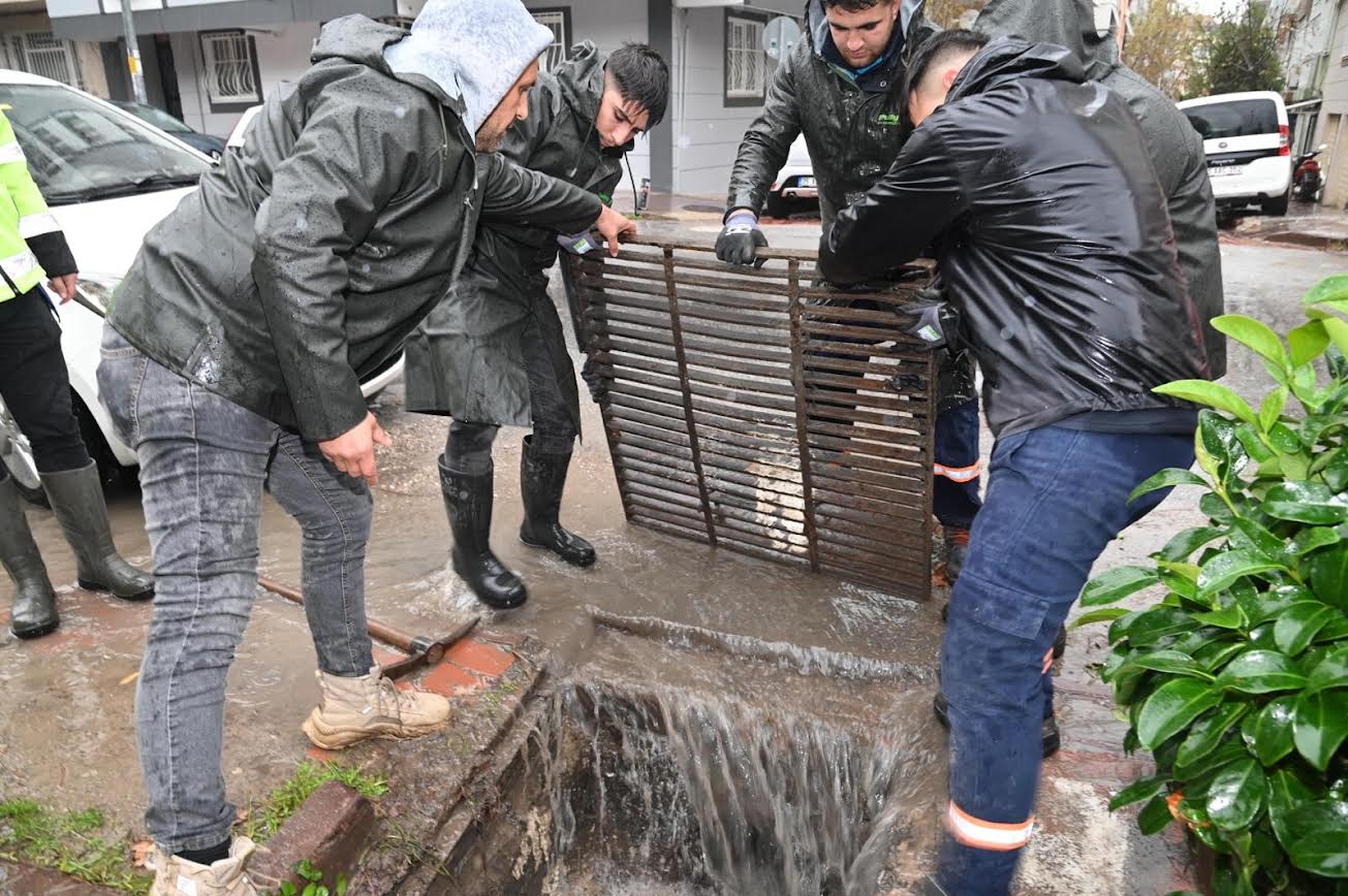 Büyükşehir ve MASKİ Ekiplerinden Yağış mesaisi