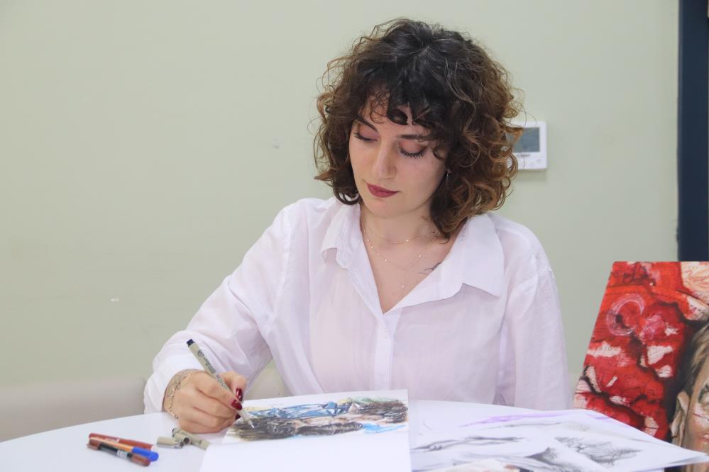 Rehber öğretmeni, azmiyle öğrencilerine örnek oluyor