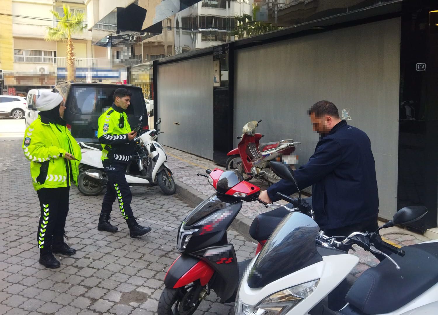 Turgutlu'da kaldırım işgaline sıkı denetim!