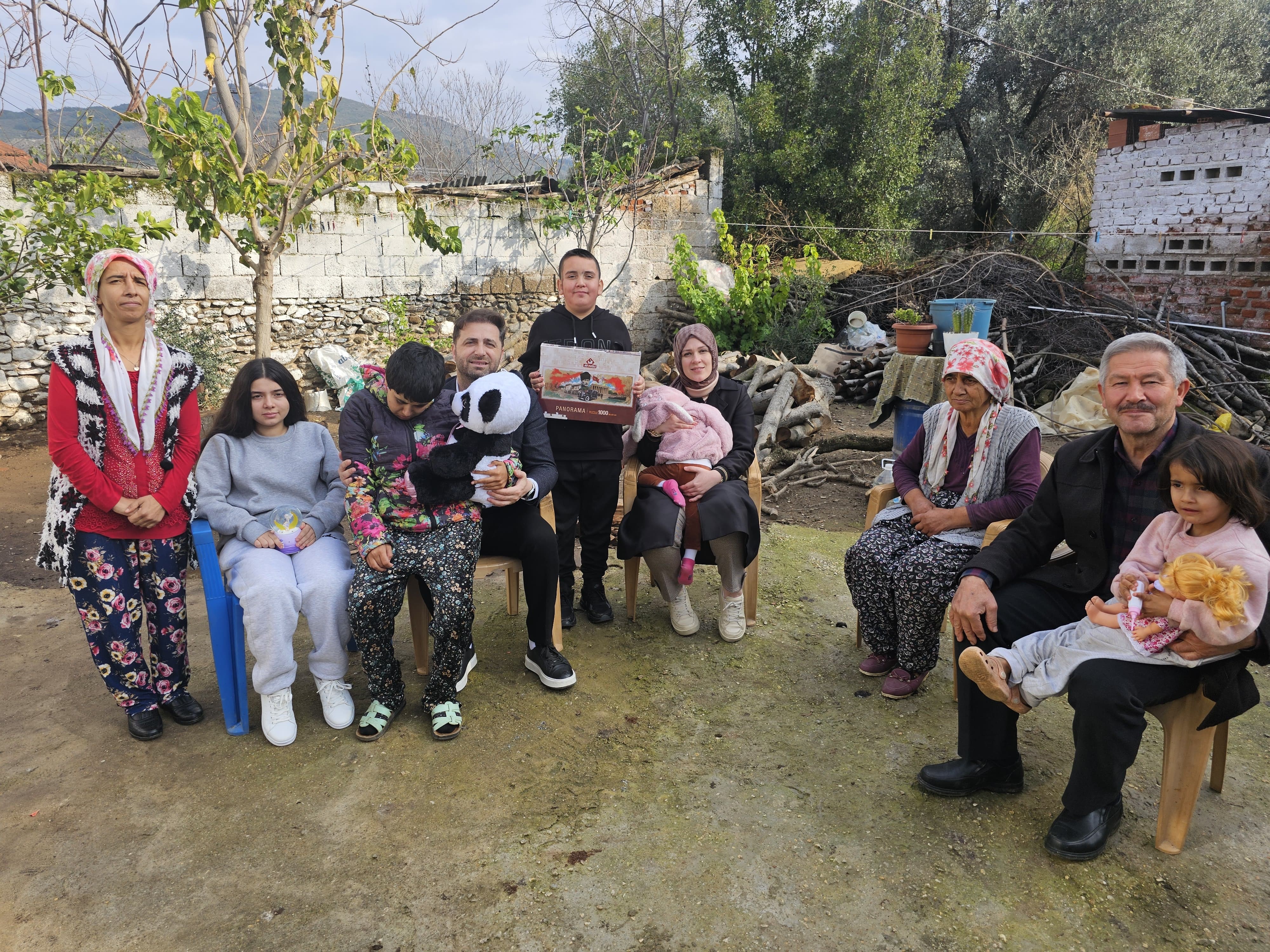 2 kardeş yangından son anda kurtuldu, aileye valilik sahip çıktı