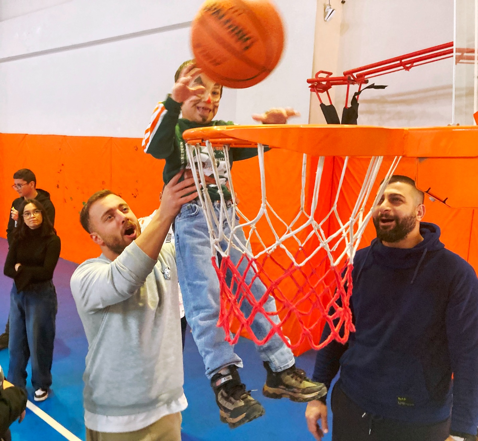 Yüzme ve Jimnastik sporunun engelli şampiyon sporcuları etkinlikte coştu