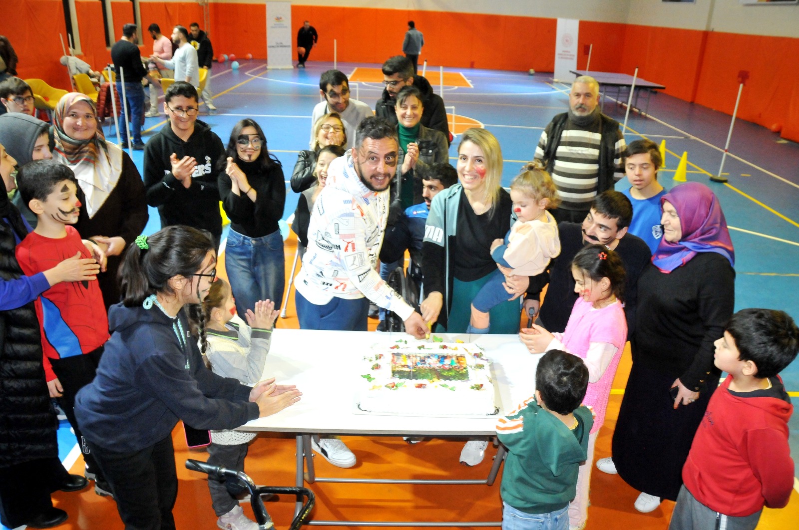 Yüzme ve Jimnastik sporunun engelli şampiyon sporcuları etkinlikte coştu
