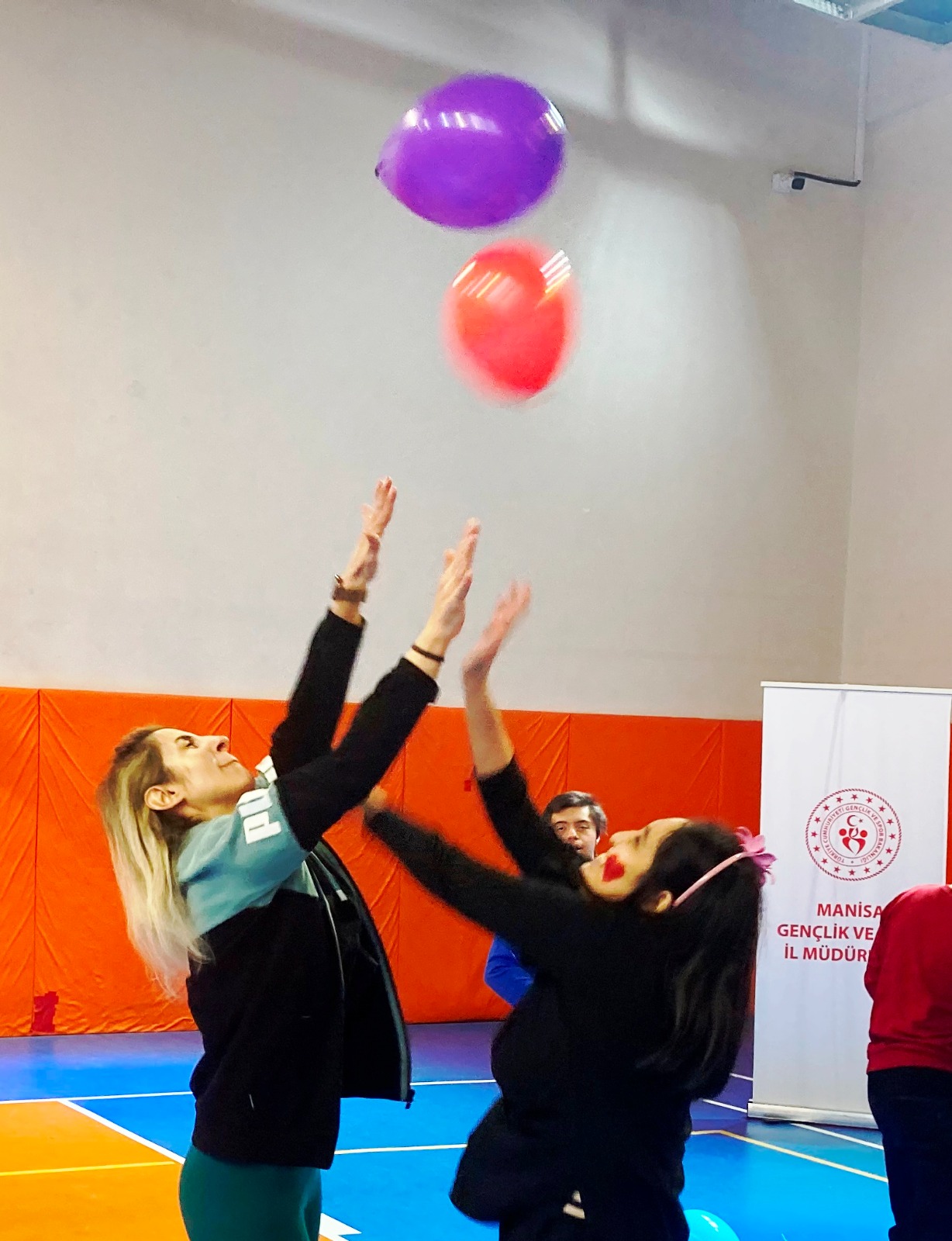 Yüzme ve Jimnastik sporunun engelli şampiyon sporcuları etkinlikte coştu