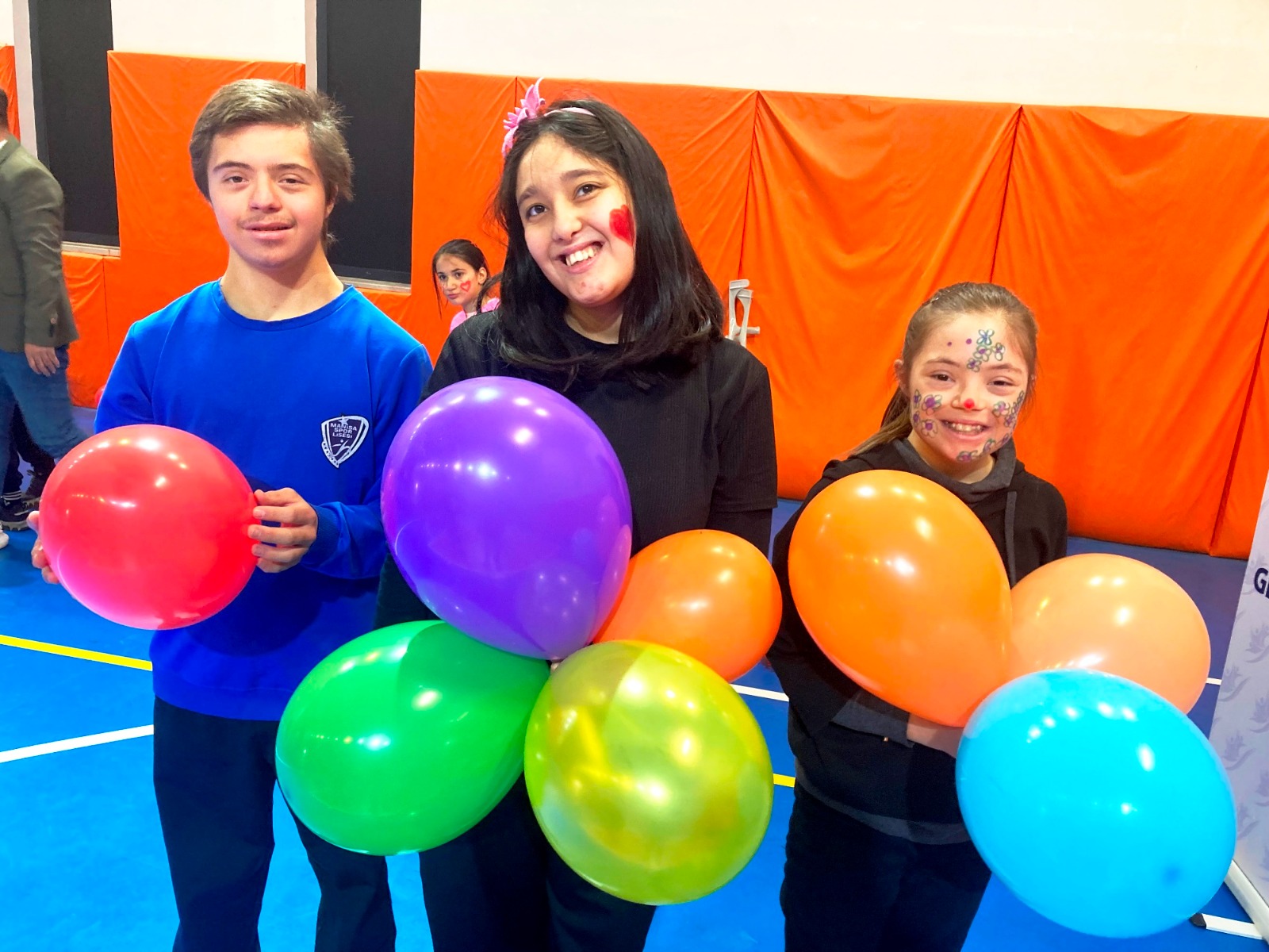 Yüzme ve Jimnastik sporunun engelli şampiyon sporcuları etkinlikte coştu