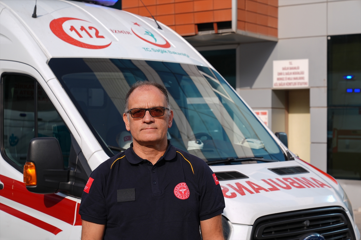 Acil sağlık ekibinde görevli doktor, 26 yıldır zamanla yarışıp hayat kurtarıyor