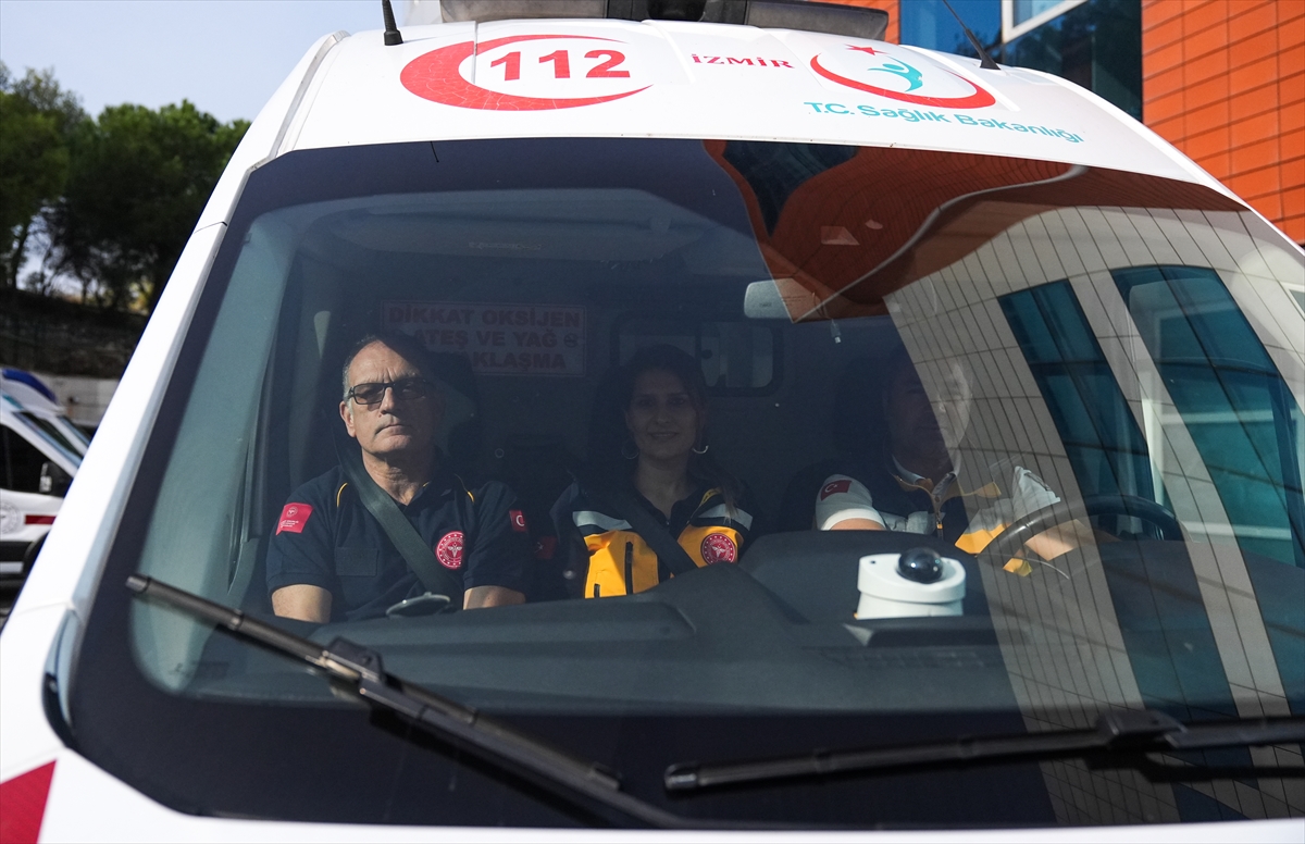 Acil sağlık ekibinde görevli doktor, 26 yıldır zamanla yarışıp hayat kurtarıyor