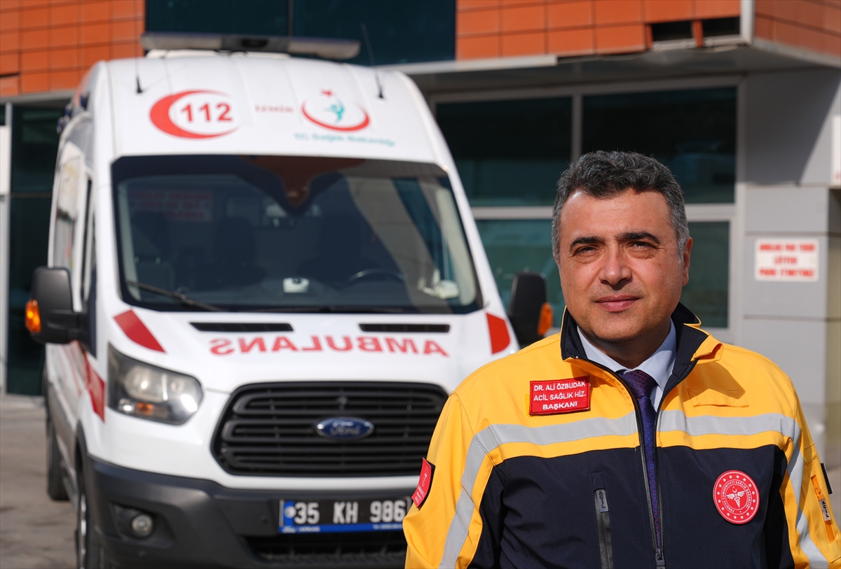 Acil sağlık ekibinde görevli doktor, 26 yıldır zamanla yarışıp hayat kurtarıyor