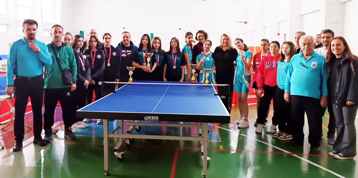 Niyazi Üzmez Anadolu Lisesi Manisa Şampiyonu!