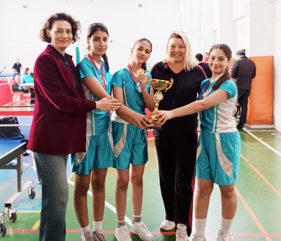Niyazi Üzmez Anadolu Lisesi Manisa Şampiyonu!