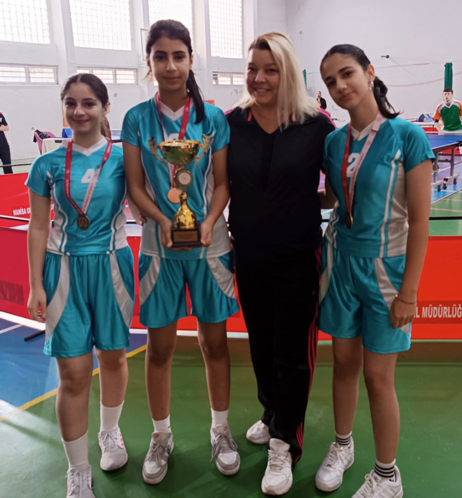 Niyazi Üzmez Anadolu Lisesi Manisa Şampiyonu!