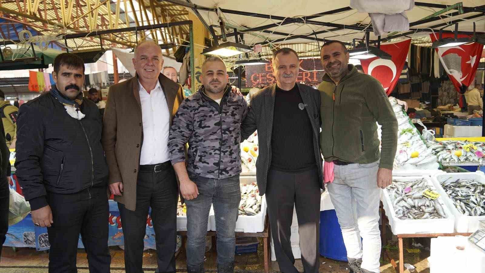 Başkan pazarda halkın sorunlarını dinledi