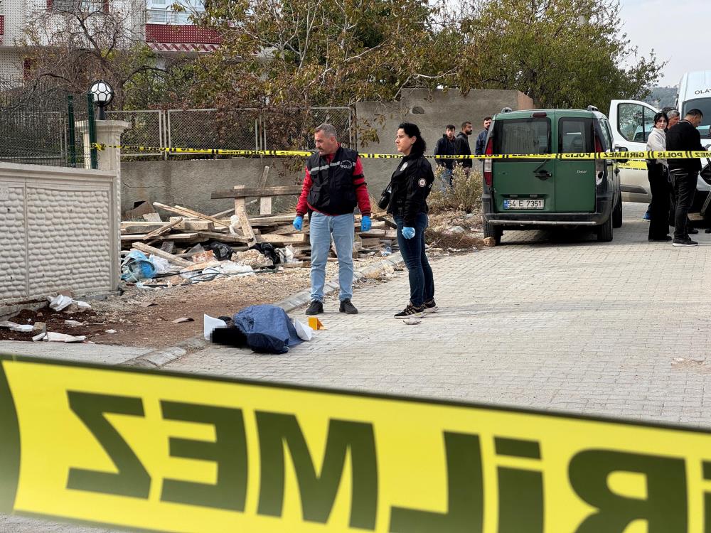 Bir kadın cinayeti daha: Karısını yeni aldıkları evin önünde öldürdü!