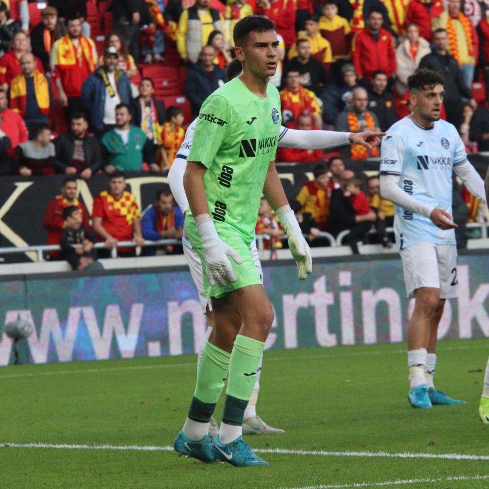 Trendyol Süper Lig: Göztepe: 2 - Adana Demirspor: 0 (İlk yarı kareler)