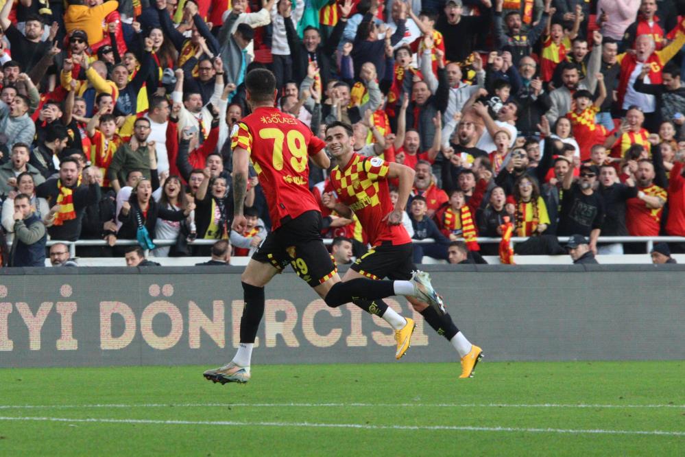 Trendyol Süper Lig: Göztepe: 2 - Adana Demirspor: 0 (İlk yarı kareler)