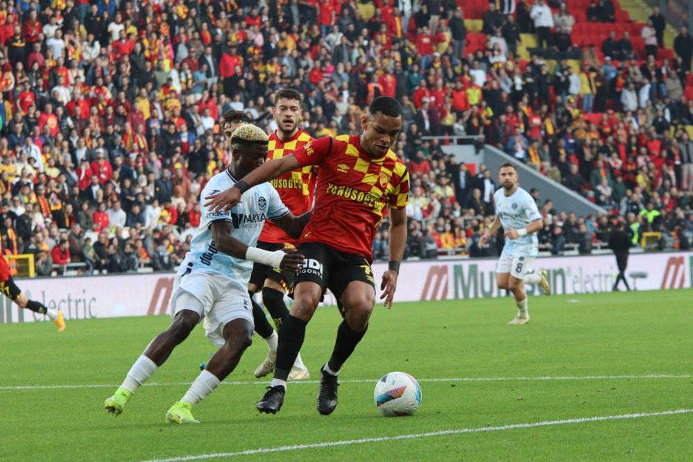 Trendyol Süper Lig: Göztepe: 2 - Adana Demirspor: 0 (İlk yarı kareler)