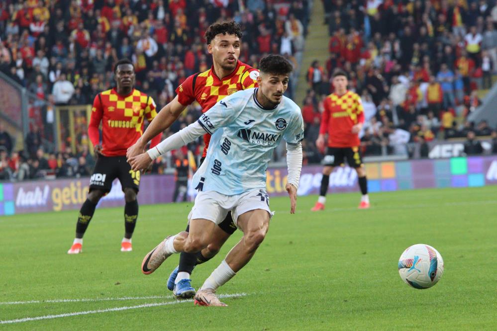 Trendyol Süper Lig: Göztepe: 2 - Adana Demirspor: 0 (İlk yarı kareler)
