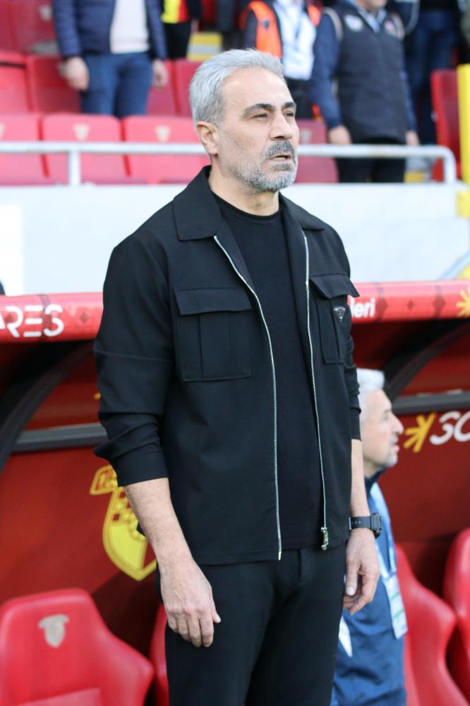 Trendyol Süper Lig: Göztepe: 2 - Adana Demirspor: 0 (İlk yarı kareler)