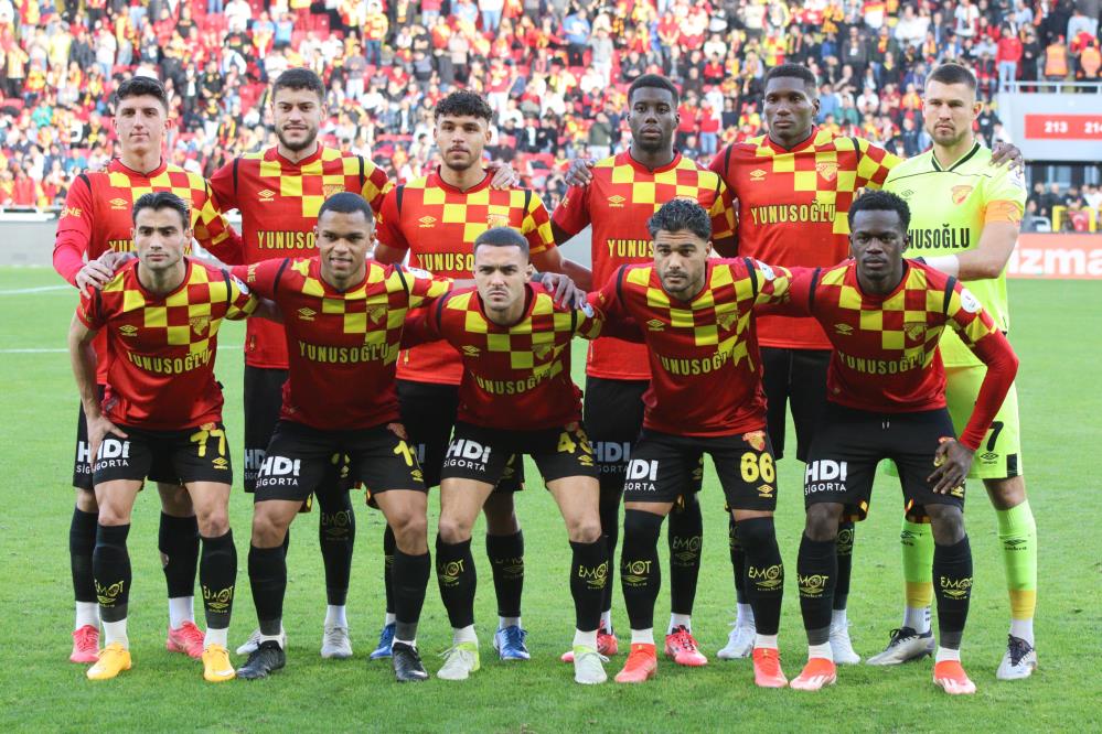 Trendyol Süper Lig: Göztepe: 2 - Adana Demirspor: 0 (İlk yarı kareler)