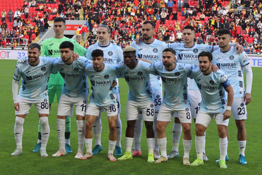 Trendyol Süper Lig: Göztepe: 2 - Adana Demirspor: 0 (İlk yarı kareler)