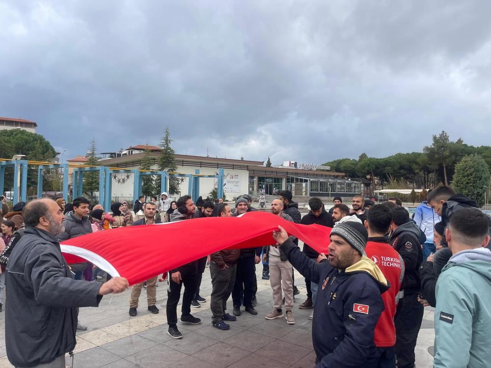 İlçede Suriyeli vatandaşlardan özgürlük yürüyüşü