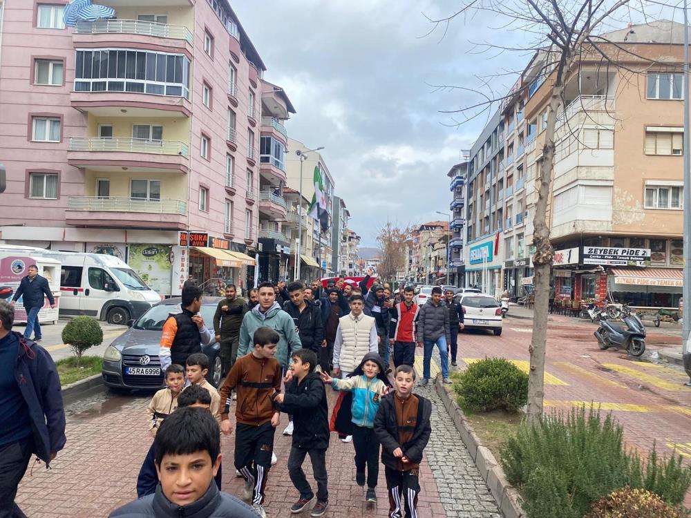 İlçede Suriyeli vatandaşlardan özgürlük yürüyüşü