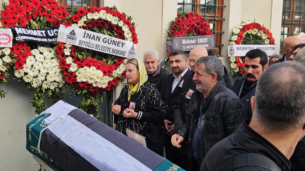 Usta yönetmen son yolculuğuna uğurlandı