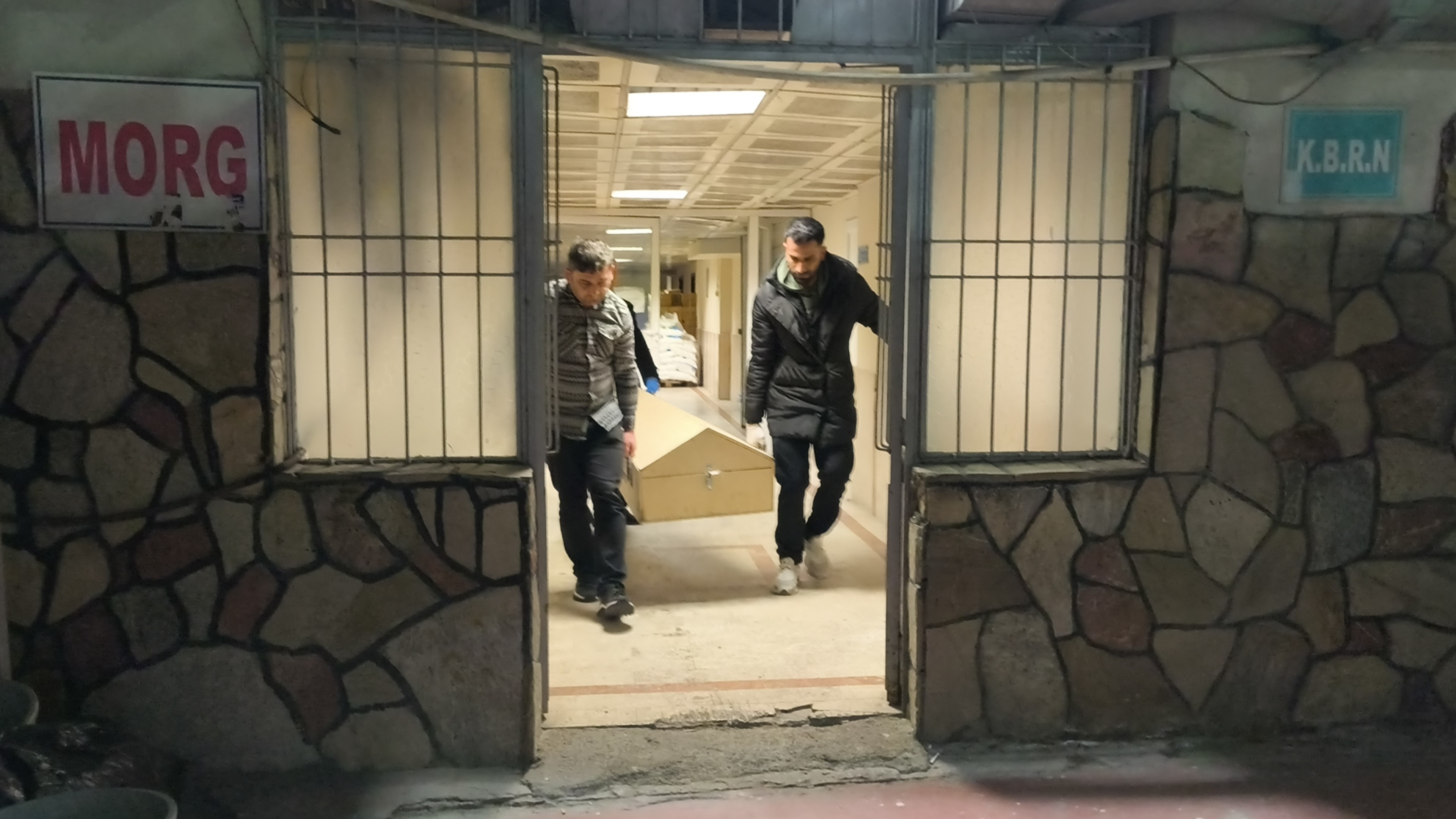 Arkadaşının oğlu tarafından bıçaklandı!
